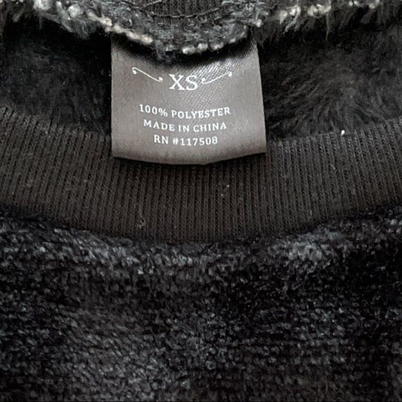 “Chillin’ With My Snowmies” Black Fleece Sweatshirt w/Stars on Sleeves & Back - Picture 3 of 3